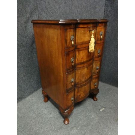 Antike britische Nussbaum Kommode ca 1910