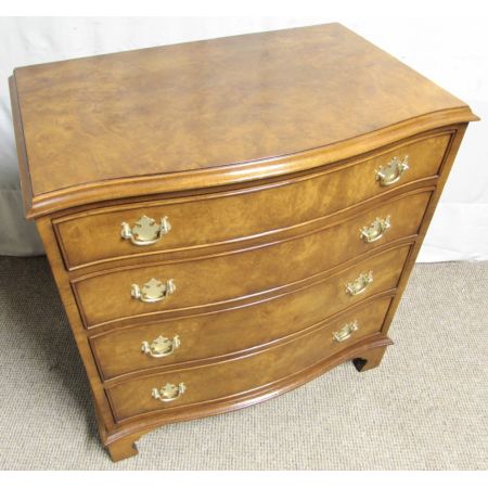 Antike britische Nussbaum Kommode ca 1920