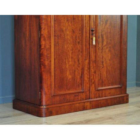 Englischer viktorianischer Kleiderschrank Mahagoni antik ca 1860