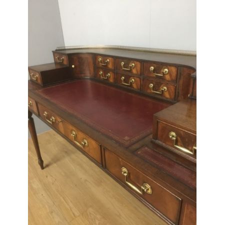 Antiker britischer Mahagoni Schreibtisch ca 1890