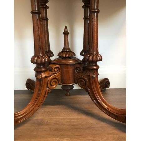 Antiker viktorianischer Spieltisch Nussbaum britisch ca 1850