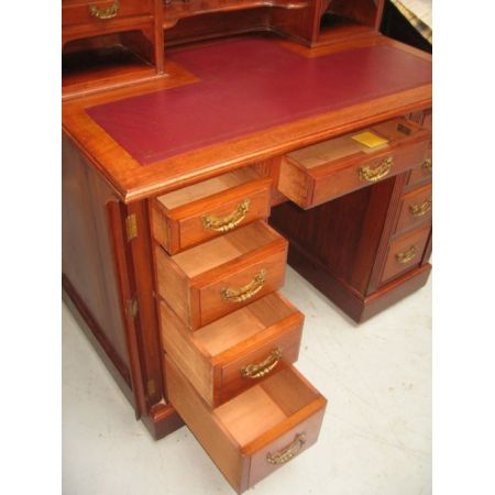 Antiker britischer Nussbaum Schreibtisch ca 1890