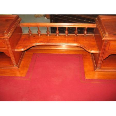 Antiker britischer Nussbaum Schreibtisch ca 1890