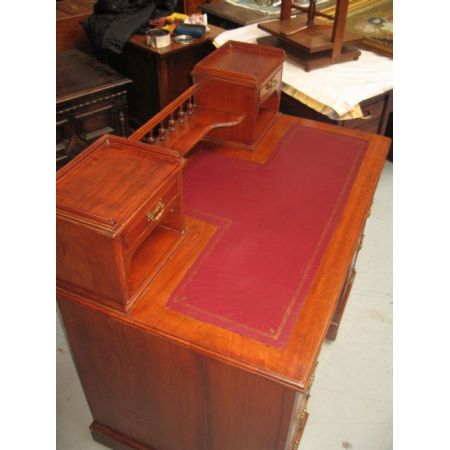 Antiker britischer Nussbaum Schreibtisch ca 1890