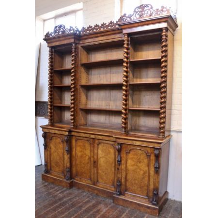 Antiker viktorianischer Nussbaum Bücherschrank englisch ca 1860