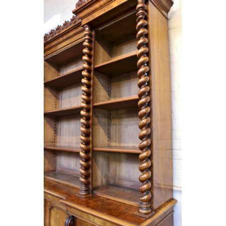 Antiker viktorianischer Nussbaum Bücherschrank englisch ca 1860