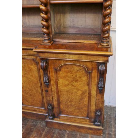 Antiker viktorianischer Nussbaum Bücherschrank englisch ca 1860