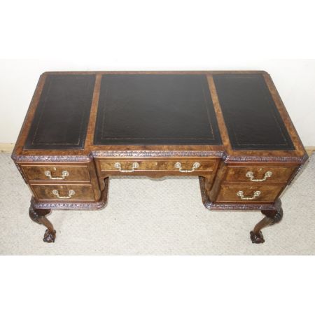 Antiker Nussbaum Schreibtisch britisch ca 1920