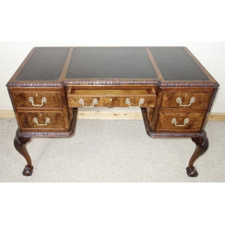 Antiker Nussbaum Schreibtisch britisch ca 1920