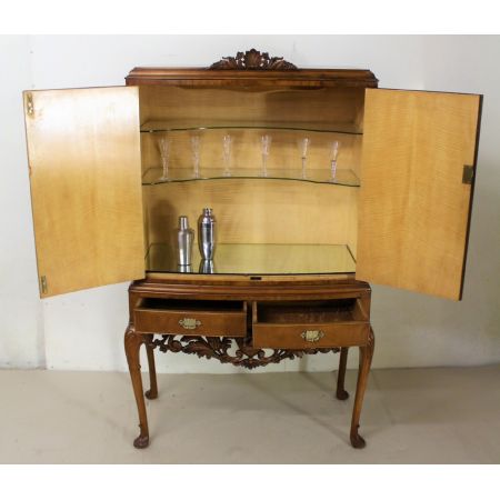 Antiker britischer Nussbaum Cocktailschrank ca 1920