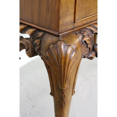 Antiker britischer Nussbaum Cocktailschrank ca 1920