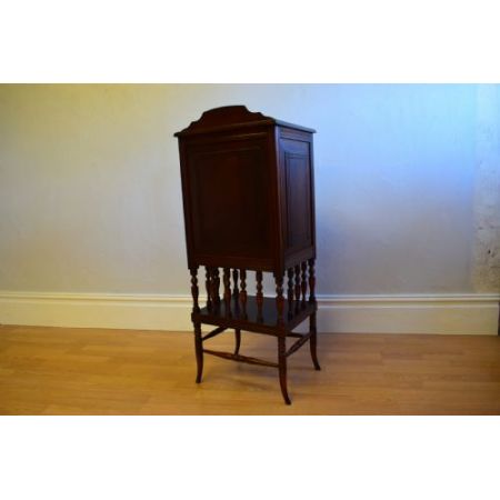 Antiker viktorianischer Nachtschrank Mahagoni britisch ca 1880