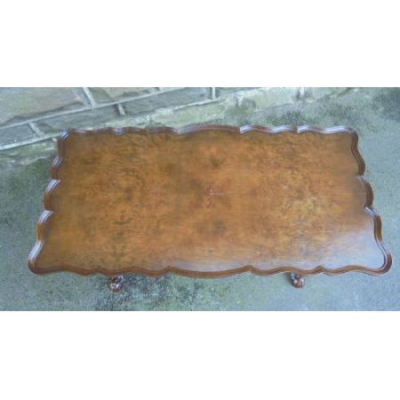 Antiker britischer Nussbaum Kaffeetisch ca 1920