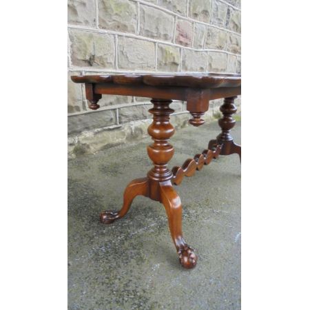 Antiker britischer Nussbaum Kaffeetisch ca 1920