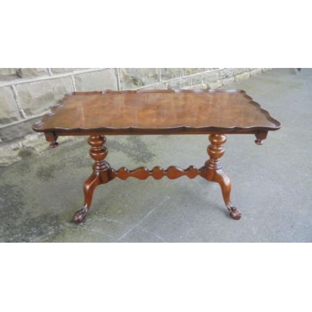 Antiker britischer Nussbaum Kaffeetisch ca 1920