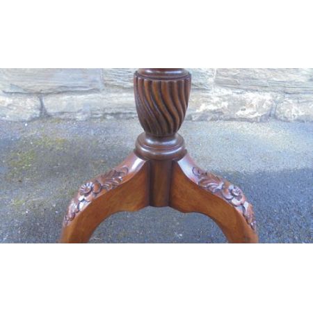 Antiker englischer Nussbaum Beistelltisch ca 1910