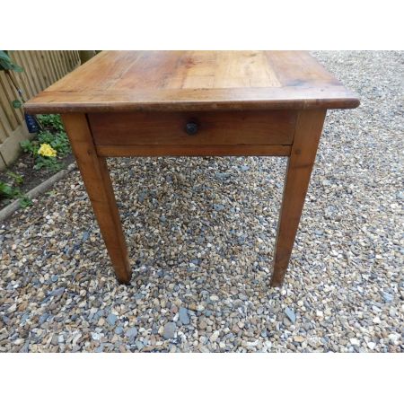 Französischer Antiker Kirschbaumholz Esstisch ca. 19. Jh.