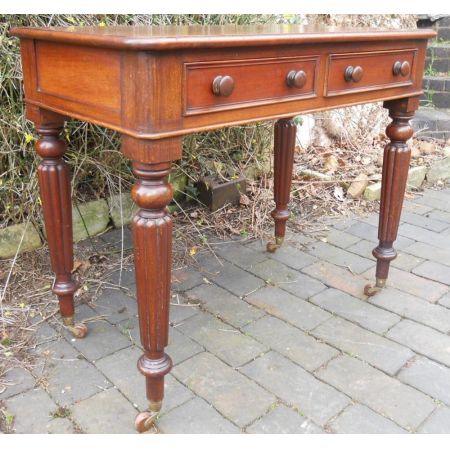 Viktorianischer Englischer Mahagoni Schreibtisch antik ca. 1850 