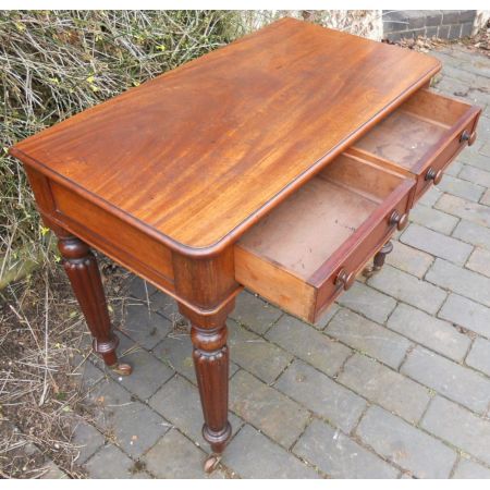 Viktorianischer Englischer Mahagoni Schreibtisch antik ca. 1850 