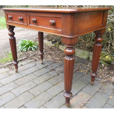 Viktorianischer Englischer Mahagoni Schreibtisch antik ca. 1850 