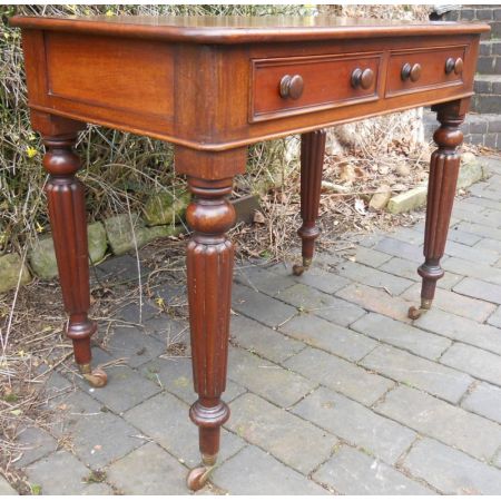 Viktorianischer Englischer Mahagoni Schreibtisch antik ca. 1850 