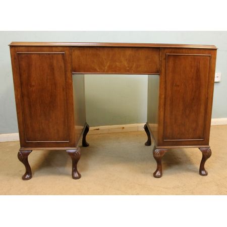 Antiker britischer Nussbaum Schreibtisch ca 1920