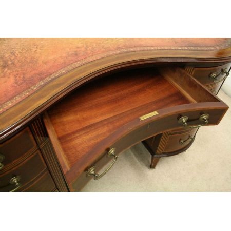 Britischer antiker Mahagoni Schreibtisch aus Massivholz ca 1900