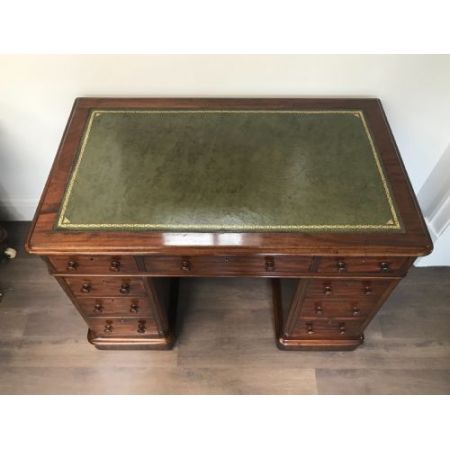 Viktorianischer englischer Mahagoni Schreibtisch ca 1850