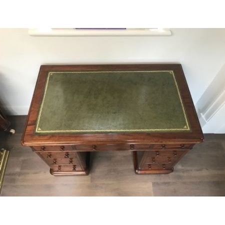 Viktorianischer englischer Mahagoni Schreibtisch ca 1850