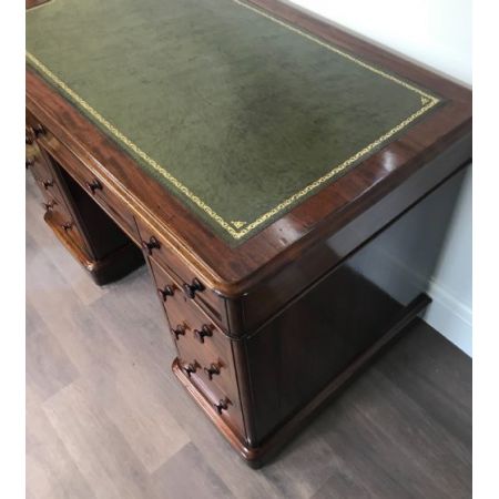 Viktorianischer englischer Mahagoni Schreibtisch ca 1850