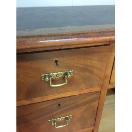 Antiker britischer Nussbaum Schreibtisch ca 1860