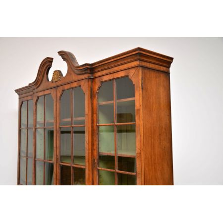 Britischer antiker Nussbaum Bücherschrank ca 1910