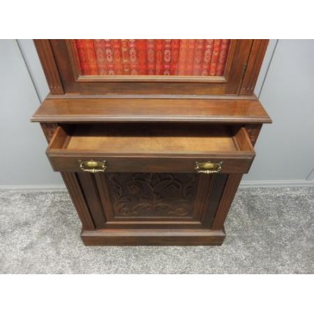 Englisches antikes Nussbaum Bücherregal ca 1890