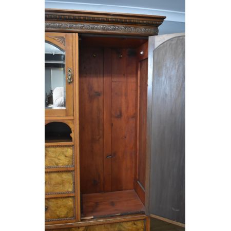 Antiker viktorianischer Nussbaum Kleiderschrank britisch ca 1860