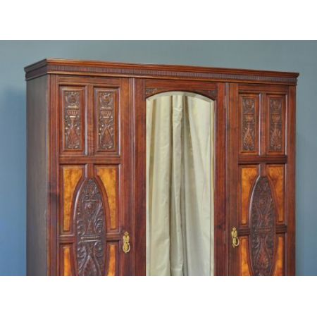 Viktorianischer Nussbaum Kleiderschrank antik ca 1870