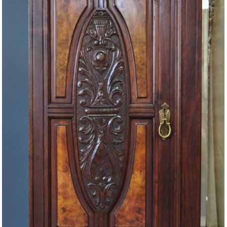 Viktorianischer Nussbaum Kleiderschrank antik ca 1870