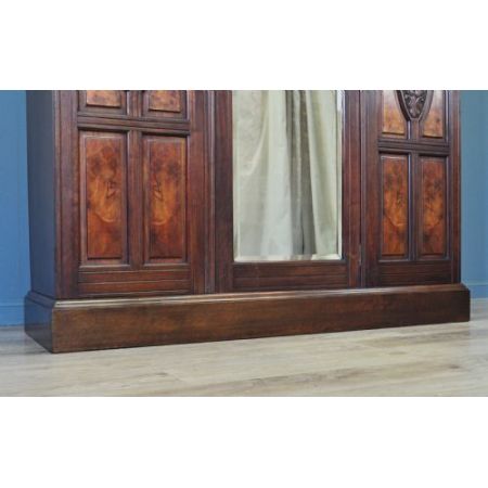 Viktorianischer Nussbaum Kleiderschrank antik ca 1870