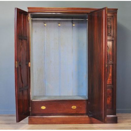 Viktorianischer Nussbaum Kleiderschrank antik ca 1870