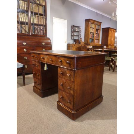 Antiker Nussbaum Säulenschreibtisch ca 1840