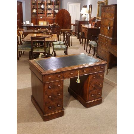 Antiker Nussbaum Säulenschreibtisch ca 1840