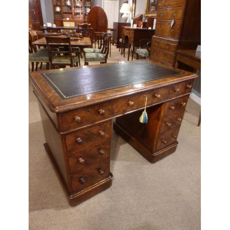 Antiker Nussbaum Säulenschreibtisch ca 1840