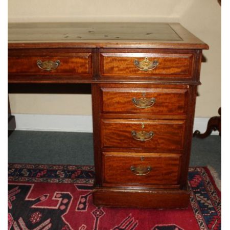 Viktorianischer Mahagoni Schreibtisch antik ca 1840