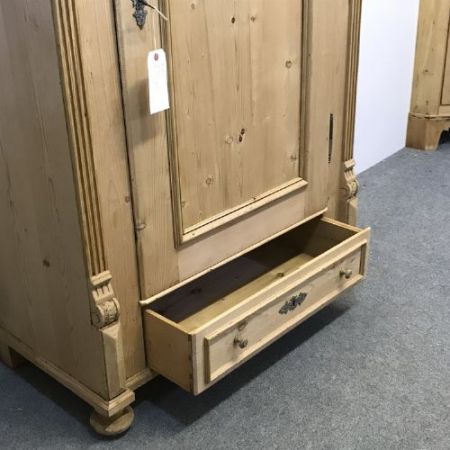 Großer Kiefernschrank Weichholz antik ca1920