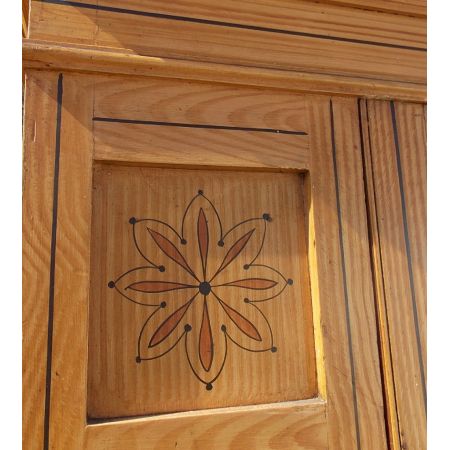 Antike Kiefern Kommode und Kiefer Schrank aus Weichholz ca 19. Jahrhundert