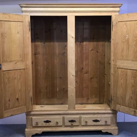 Französischer Kiefer Schrank Weichholz antik ca 1910