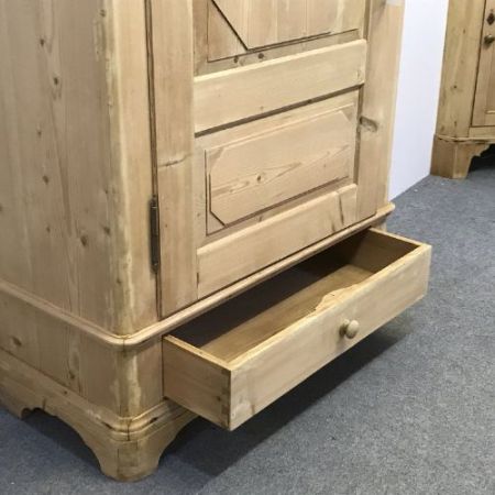 Antiker Kiefer Schrank Weichholz ca 1800