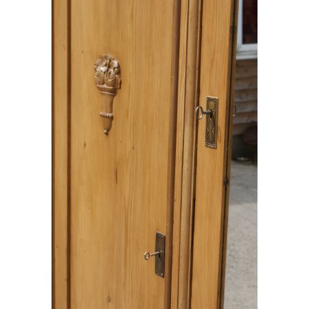 Großer Kiefer Kleiderschrank Weichholz antik ca 1910