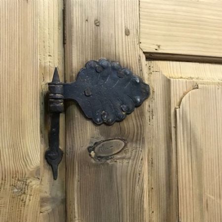 Großer Kiefer Kleiderschrank Weichholz antik ca 1800