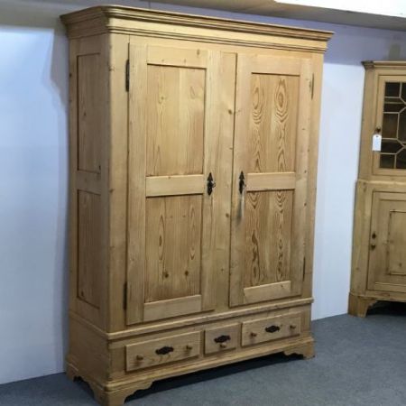 Französischer Kiefer Kleiderschrank Weichholz antik ca 1910