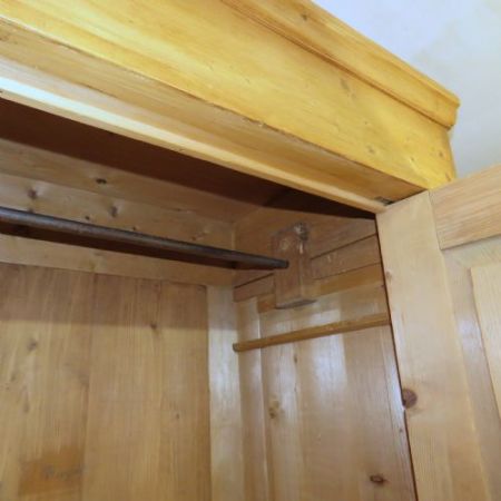 Großer Kiefer Kleiderschrank Weichholz antik ca 1880